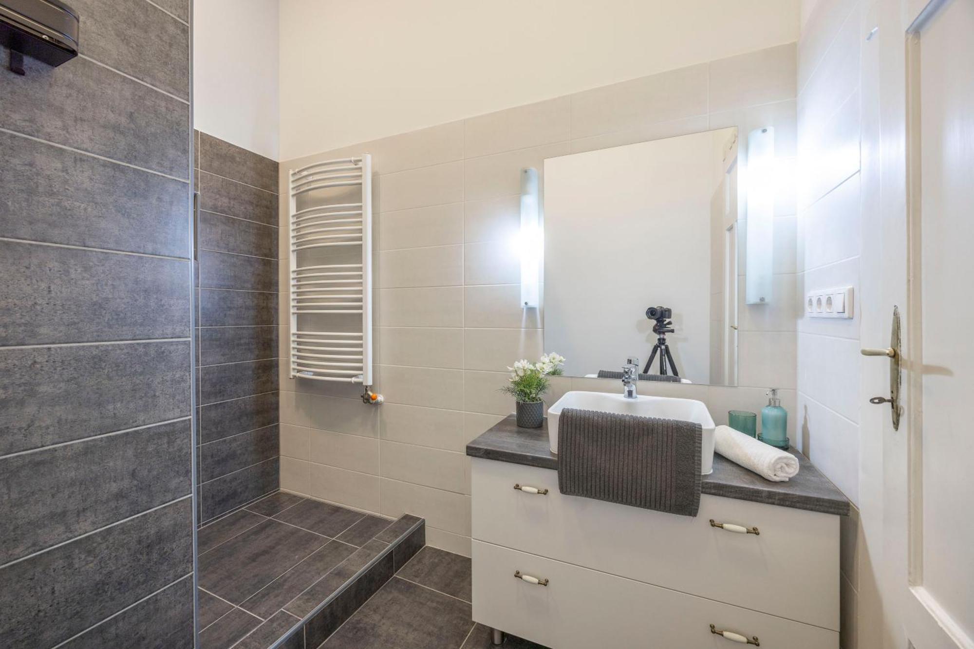 Explore Budapest From A Central Cozy Home & Sweet Retreat Eksteriør billede